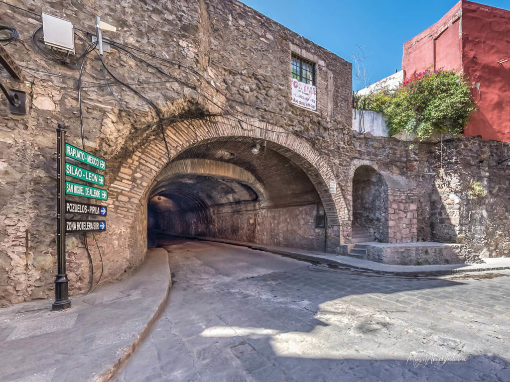 Calle subterránea Miguel Hidalgo