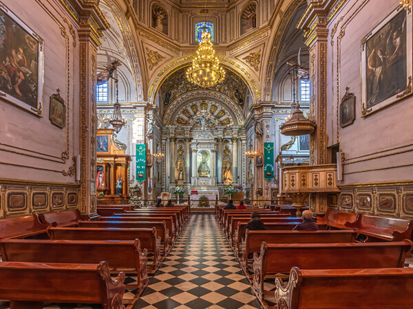 Interior de la Basílica de Nuestra Señora de la Soledad