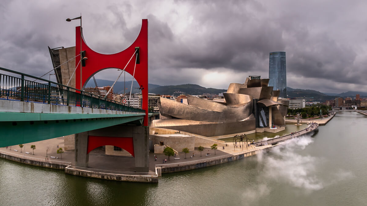 Museo Guggenheim en la Ría de Bilbao