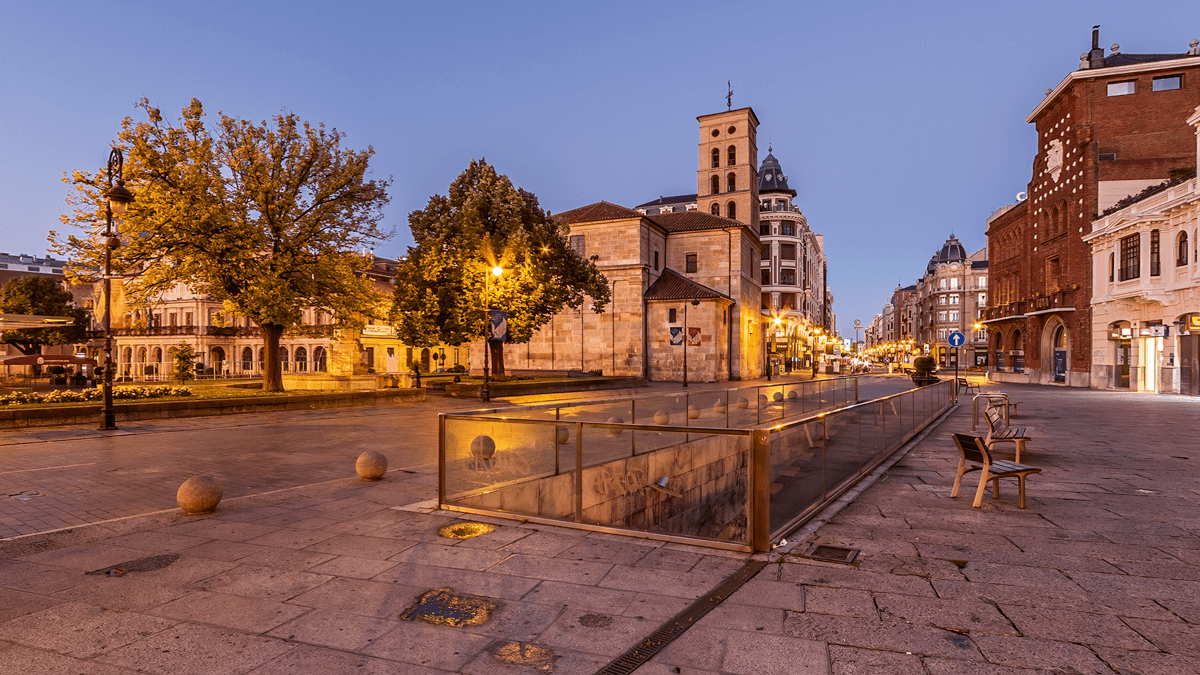 Plaza de San Marcelo en la ciudad de León, España